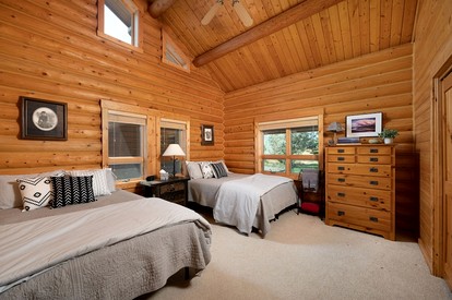 Intimate Off-Grid Cabin with Fire Pit and Mountain Views in Montana - Ennis, Montana - glamping.directory