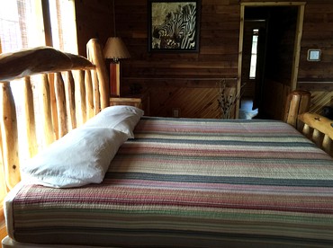 Rustic Vacation Getaway with a Private Balcony near Greenville, Texas - Quinlan, Texas - glamping.directory