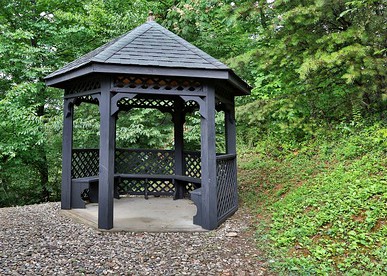 Wheelchair-Accessible Vacation Rental for 32 Guests near Pigeon Forge, Tennessee - Pigeon Forge, Tennessee - glamping.directory