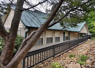 Wheelchair-Accessible Vacation Rental for 32 Guests near Pigeon Forge, Tennessee - glamping.directory