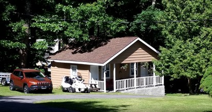 Luxurious Private Accommodation with Free Wi-Fi near Glens Falls, New York - Lake George, New York - glamping.directory