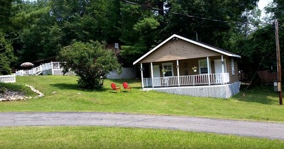 Luxurious Private Accommodation with Free Wi-Fi near Glens Falls, New York - Lake George, New York - glamping.directory