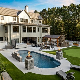 Secluded and Luxurious Lodge with Outdoor Pool on Private Property, Perfect for Large Groups in Eureka Springs, Arkansas - Eureka Springs, Arkansas - glamping.directory