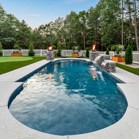 Secluded and Luxurious Lodge with Outdoor Pool on Private Property, Perfect for Large Groups in Eureka Springs, Arkansas - Eureka Springs, Arkansas - glamping.directory