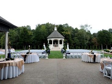 Stately Accommodation for a Romantic Getaway in Christian County, Kentucky - Hopkinsville, Kentucky - glamping.directory