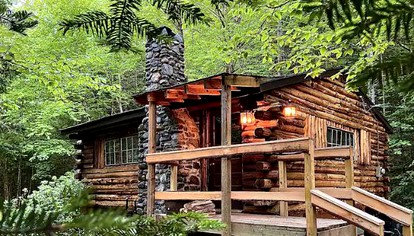 Romantic Cabin Beside a Peaceful Brook in the White Mountains of New Hampshire - glamping.directory