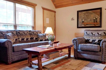 Rustic Luxury Cabin Getaway in a Gated Community in Branson West, Missouri - Branson West, Missouri - glamping.directory