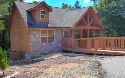 Rustic Luxury Cabin Getaway in a Gated Community in Branson West, Missouri - Branson West, Missouri - glamping.directory