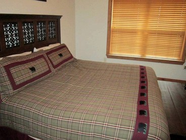 Rustic Luxury Cabin Getaway in a Gated Community in Branson West, Missouri - Branson West, Missouri - glamping.directory
