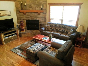 Rustic Luxury Cabin Getaway in a Gated Community in Branson West, Missouri - Branson West, Missouri - glamping.directory