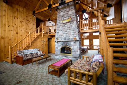 Extraordinary Cabin Rental Ideal for Large Groups in the Southern Poconos, Pennsylvania - Lehighton, Pennsylvania - glamping.directory