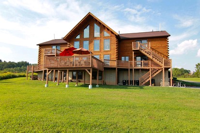 Extraordinary Cabin Rental Ideal for Large Groups in the Southern Poconos, Pennsylvania - glamping.directory