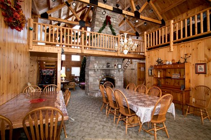 Extraordinary Cabin Rental Ideal for Large Groups in the Southern Poconos, Pennsylvania - Lehighton, Pennsylvania - glamping.directory