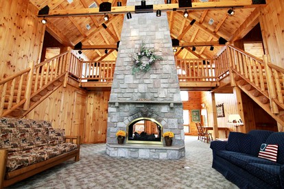 Extraordinary Cabin Rental Ideal for Large Groups in the Southern Poconos, Pennsylvania - Lehighton, Pennsylvania - glamping.directory