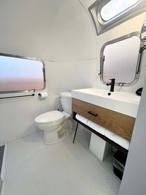 Gorgeous Airstream near East Zion National Park, Perfect for a Unique Glamping Experience - Orderville, Utah - glamping.directory