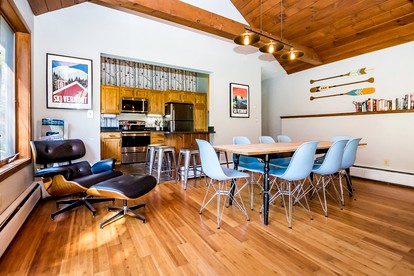 Rustic Vacation Rental for Large Groups in the Green Mountains of Vermont - Killington, Vermont - glamping.directory