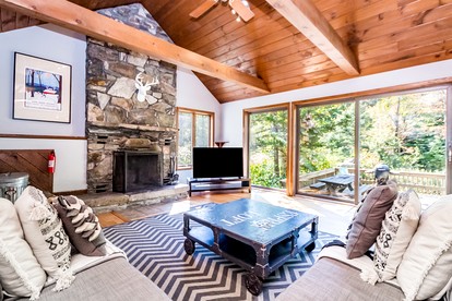 Rustic Vacation Rental for Large Groups in the Green Mountains of Vermont - glamping.directory