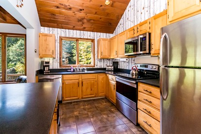 Rustic Vacation Rental for Large Groups in the Green Mountains of Vermont - Killington, Vermont - glamping.directory