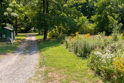 Cozy Tiny House within Historic Botanical Gardens in Philadelphia, Pennsylvania - Philadelphia, Pennsylvania - glamping.directory