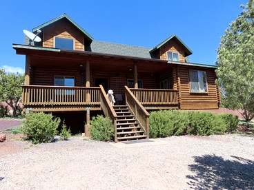 Remodeled, Pet Friendly Log Cabin near the Grand Canyon, Perfect for a Luxurious Glamping Getaway - Williams, Arizona - glamping.directory