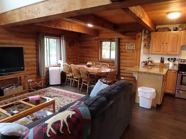 Remodeled, Pet Friendly Log Cabin near the Grand Canyon, Perfect for a Luxurious Glamping Getaway - Williams, Arizona - glamping.directory