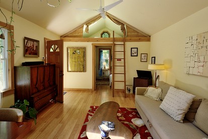 Cute Open-Plan Cottage for an Unforgettable Family Vacation in the Southern Catskill Mountains in Woodridge, New York - Woodridge, New York - glamping.directory