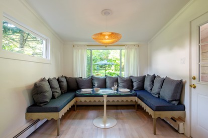 Cute Open-Plan Cottage for an Unforgettable Family Vacation in the Southern Catskill Mountains in Woodridge, New York - Woodridge, New York - glamping.directory