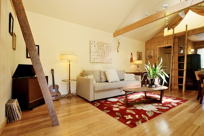 Cute Open-Plan Cottage for an Unforgettable Family Vacation in the Southern Catskill Mountains in Woodridge, New York - Woodridge, New York - glamping.directory