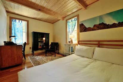 Cute Open-Plan Cottage for an Unforgettable Family Vacation in the Southern Catskill Mountains in Woodridge, New York - Woodridge, New York - glamping.directory