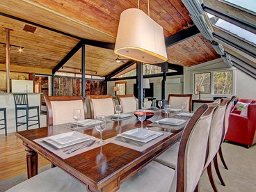 Stylish Ski Getaway with Hot Tub near the Slopes in Breckenridge, Colorado - Breckenridge, Colorado - glamping.directory