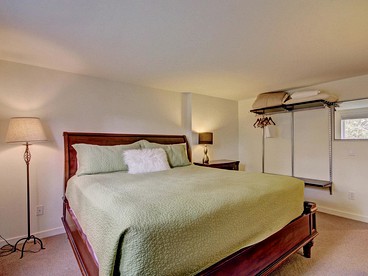 Stylish Ski Getaway with Hot Tub near the Slopes in Breckenridge, Colorado - Breckenridge, Colorado - glamping.directory