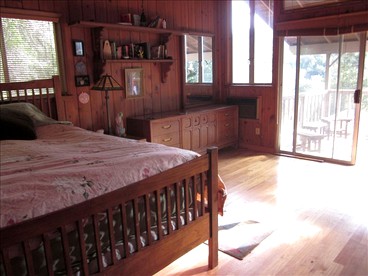 Cozy Cabin Nestled in the Heart of Sonoma County in Healdsburg, California - Healdsburg, California - glamping.directory