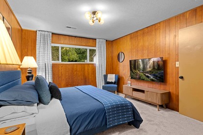 Design-Forward Mid-Century Home with Cozy Lounge Atmosphere in Clallam County, Washington - Clallam County, Washington - glamping.directory