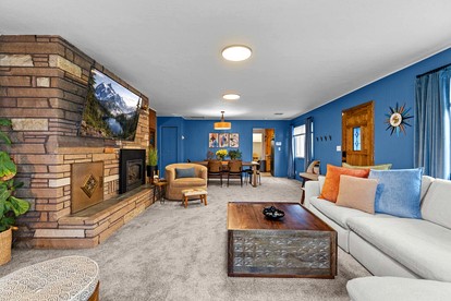 Design-Forward Mid-Century Home with Cozy Lounge Atmosphere in Clallam County, Washington - Clallam County, Washington - glamping.directory