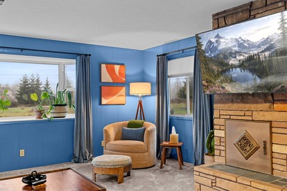 Design-Forward Mid-Century Home with Cozy Lounge Atmosphere in Clallam County, Washington - Clallam County, Washington - glamping.directory