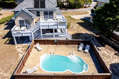 Pet Friendly Coastal Cottage in Corolla, North Carolina, Complete with Outdoor Pool and Private Hot Tub - Corolla, North Carolina - glamping.directory