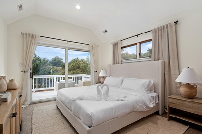 Pet Friendly Coastal Cottage in Corolla, North Carolina, Complete with Outdoor Pool and Private Hot Tub - Corolla, North Carolina - glamping.directory