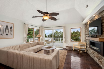 Pet Friendly Coastal Cottage in Corolla, North Carolina, Complete with Outdoor Pool and Private Hot Tub - Corolla, North Carolina - glamping.directory