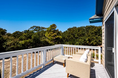 Pet Friendly Coastal Cottage in Corolla, North Carolina, Complete with Outdoor Pool and Private Hot Tub - Corolla, North Carolina - glamping.directory