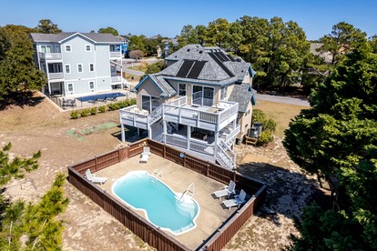 Pet Friendly Coastal Cottage in Corolla, North Carolina, Complete with Outdoor Pool and Private Hot Tub - Corolla, North Carolina - glamping.directory