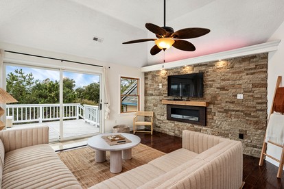 Pet Friendly Coastal Cottage in Corolla, North Carolina, Complete with Outdoor Pool and Private Hot Tub - Corolla, North Carolina - glamping.directory