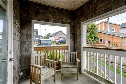Incredible Beach House with Stunning Views in Newport, Oregon - Newport, Oregon - glamping.directory