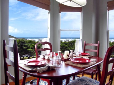 Incredible Beach House with Stunning Views in Newport, Oregon - Newport, Oregon - glamping.directory
