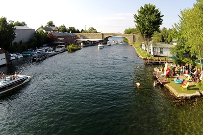 Unique Cottage Rental with Lovely Waterfront Views in New Hampshire - Weirs Beach, New Hampshire - glamping.directory