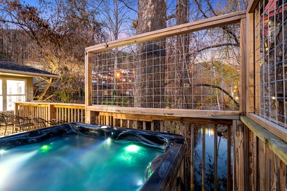 Exclusive Family Retreat: Luxury Rental with Little Pigeon River Views in Tennessee - Gatlinburg, Tennessee - glamping.directory