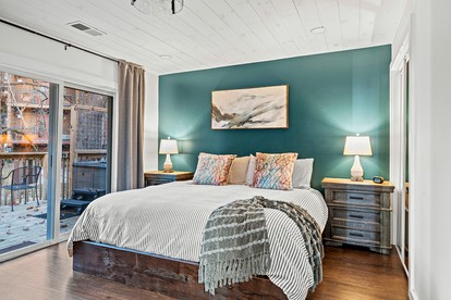 Exclusive Family Retreat: Luxury Rental with Little Pigeon River Views in Tennessee - Gatlinburg, Tennessee - glamping.directory