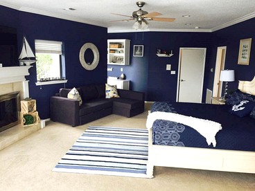 Luxury Waterfront Vacation Rental with a Boat Dock near Lake Texoma, Texas - Pottsboro, Texas - glamping.directory