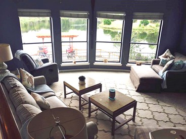 Luxury Waterfront Vacation Rental with a Boat Dock near Lake Texoma, Texas - Pottsboro, Texas - glamping.directory