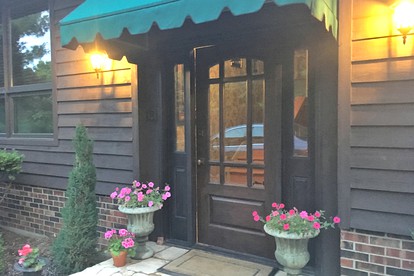 Charming Vacation Rental in a Mississippi Valley Bed and Breakfast in Elizabeth, Illinois - Elizabeth, Illinois - glamping.directory