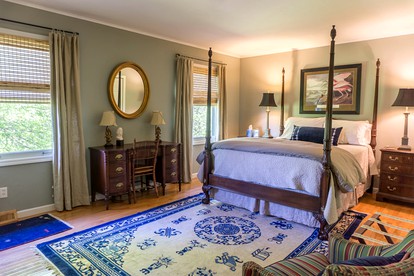 Charming Vacation Rental in a Mississippi Valley Bed and Breakfast in Elizabeth, Illinois - Elizabeth, Illinois - glamping.directory